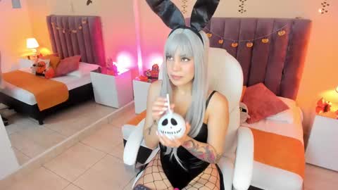 samyy_johnson online show from October 7, 1:41 pm