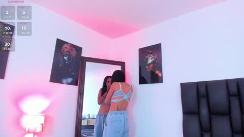 Snapshot of sander_mila chatting on December 6, 9:35 pm MilaSander online show from December 6, 9:35 pm