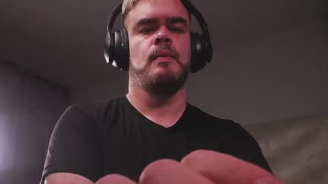 Sanders online show from February 20, 5:04 am