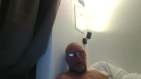 sandnesrune523 online show from April 19, 6:32 pm