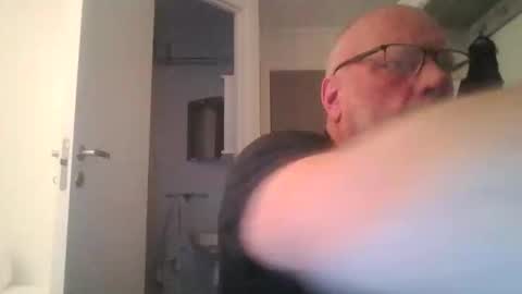 sandnesrune523 online show from April 20, 5:48 pm