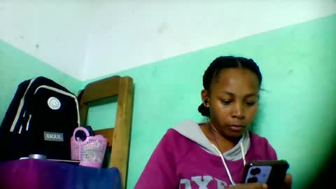 Snapshot of sandra1253099 chatting on July 9, 6:45 pm sandra1253099 online show from July 9, 6:45 pm
