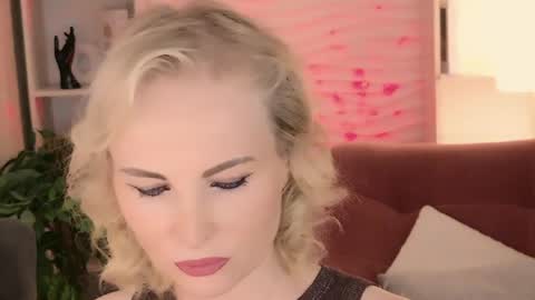 Snapshot of sandra_kind chatting on June 6, 5:34 am Sandra online show from June 6, 5:34 am