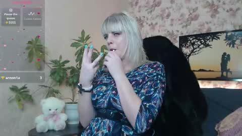 sandrawoolf online show from December 10, 8:49 pm