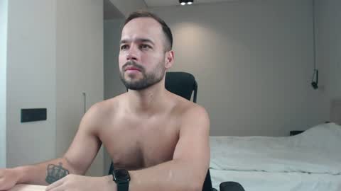 Snapshot of sandro_best chatting on July 9, 7:23 am DeAlex online show from July 9, 7:23 am