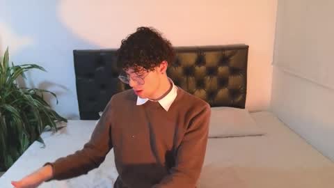 Snapshot of sandro_vitali chatting on September 16, 5:41 am sandro_vitali online show from September 16, 5:41 am