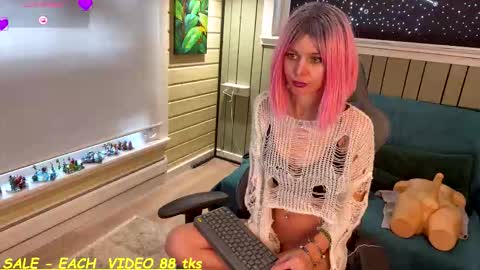 Sandy and Chris online show from February 8, 7:34 am