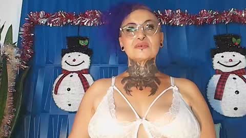 Sandy Rose online show from December 9, 11:45 pm