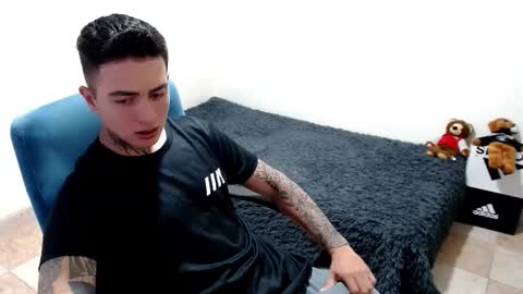 Snapshot of santi_ss chatting on October 22, 12:33 am santi_ss online show from October 22, 12:33 am