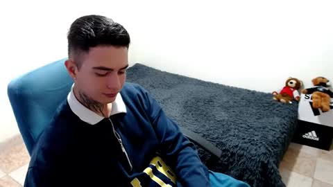 Snapshot of santi_ss chatting on October 22, 3:45 pm santi_ss online show from October 22, 3:45 pm