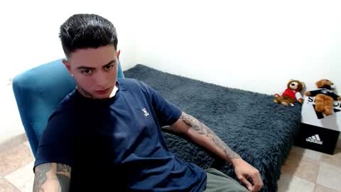 Snapshot of santi_ss chatting on October 26, 4:24 pm santi_ss online show from October 26, 4:24 pm