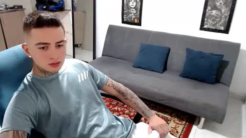 Snapshot of santi_ss chatting on November 7, 2:17 pm santi_ss online show from November 7, 2:17 pm