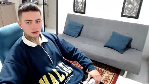 Snapshot of santi_ss chatting on November 15, 3:30 pm santi_ss online show from November 15, 3:30 pm