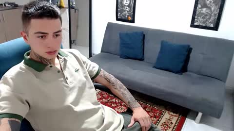 Snapshot of santi_ss chatting on November 16, 4:01 pm santi_ss online show from November 16, 4:01 pm