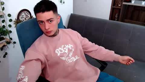 santi_ss online show from March 18, 3:04 pm