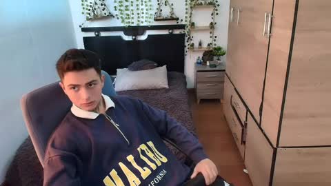 santi_ss online show from May 10, 2:11 pm