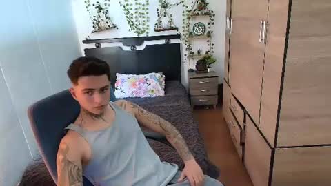 santi_ss online show from June 11, 4:49 pm