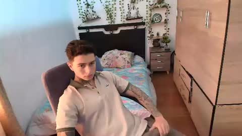 santi_ss online show from June 28, 1:17 pm