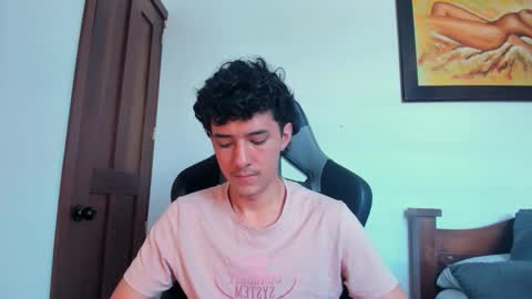 Snapshot of santi_twink19 chatting on October 23, 6:17 pm santi_twink19 online show from October 23, 6:17 pm