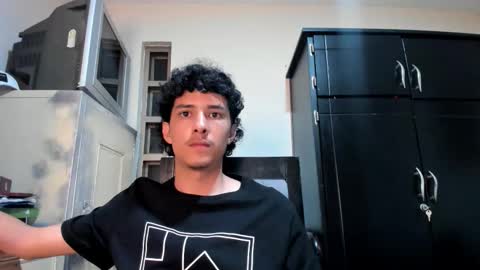 santi_twink19 online show from February 3, 6:40 am