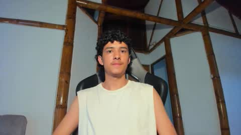 santi_twink19 online show from February 10, 10:03 pm