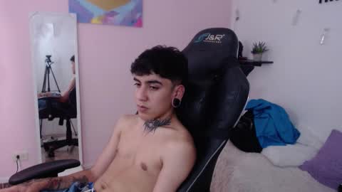 santiabader_os online show from October 4, 7:23 pm