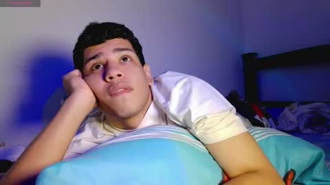 santi online show from February 8, 6:33 pm