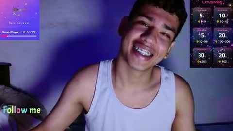 Snapshot of santiago_foxx chatting on June 12, 2:05 pm santi online show from June 12, 2:05 pm