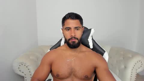 santiago_huntt online show from January 6, 1:15 pm