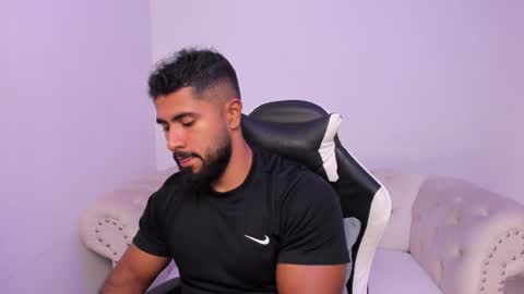 santiago_huntt online show from February 24, 8:18 pm