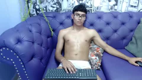 santiago_johnson_ online show from March 6, 9:31 pm