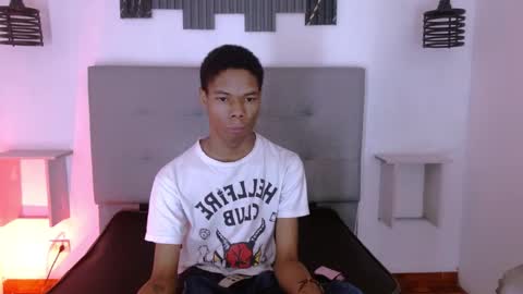 Santiiiiii  online show from February 23, 12:35 pm