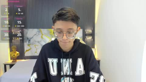santiago_russo18 online show from September 21, 1:02 pm
