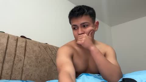 Snapshot of santiagomg_ chatting on July 9, 6:56 pm santiagomg_ online show from July 9, 6:56 pm