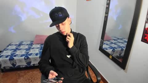 Snapshot of santiceballo chatting on February 17, 5:04 am Julius Novachrono online show from February 17, 5:04 am