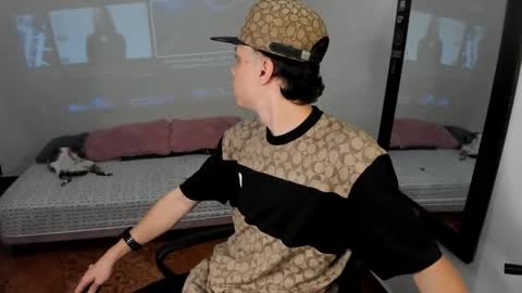 Snapshot of santiceballo chatting on February 25, 5:39 am Julius Novachrono online show from February 25, 5:39 am