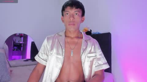 santi online show from April 4, 11:57 pm