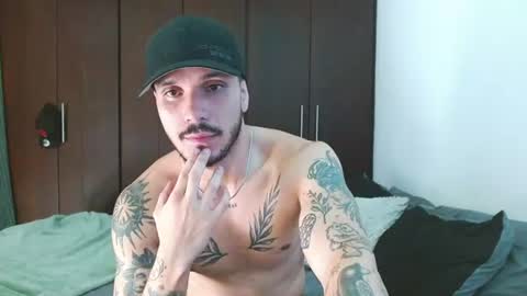Snapshot of santti_torres chatting on June 28, 3:45 am Santy Torres online show from June 28, 3:45 am