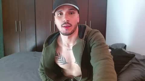 Snapshot of santti_torres chatting on July 17, 2:29 am Santy Torres online show from July 17, 2:29 am