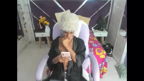 santy online show from November 17, 11:49 am