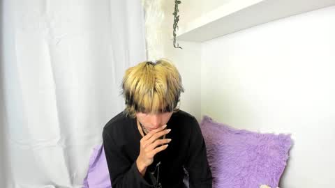 kitty online show from December 15, 3:24 am