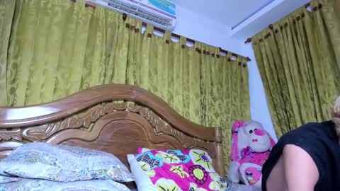 kitty online show from December 30, 10:23 pm