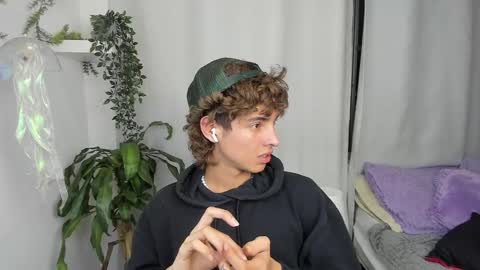 kitty online show from December 18, 3:45 am