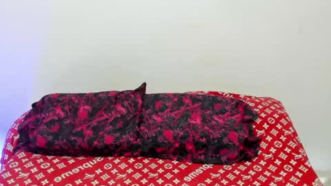 santy_of1 online show from May 10, 11:37 am