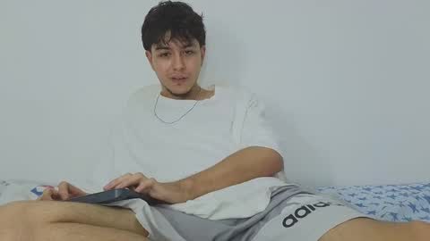 Snapshot of santybig18 chatting on March 7, 10:13 am santybig18 online show from March 7, 10:13 am