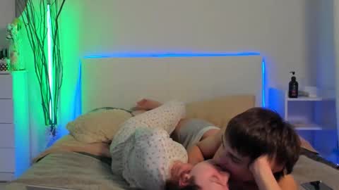 santythousand online show from February 4, 7:20 pm