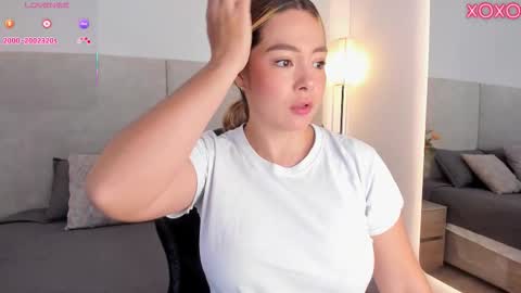 Snapshot of saori_newman chatting on February 11, 11:48 am Saori online show from February 11, 11:48 am