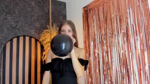 sara__jones_ online show from January 19, 1:22 pm