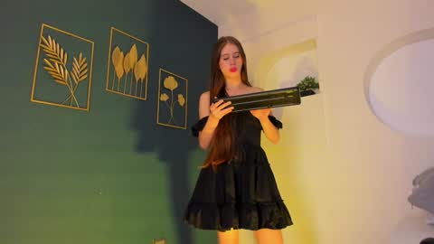 sara__jones_ online show from January 22, 8:38 pm