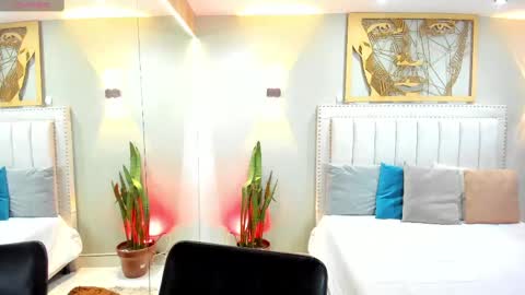 Snapshot of sara__michell chatting on November 9, 12:03 pm online show from November 9, 12:03 pm